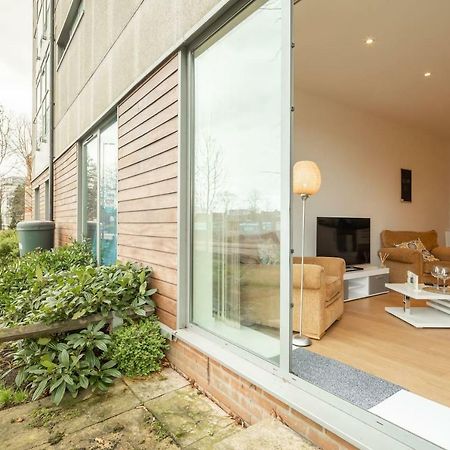 Central Bedford: Two Bedrooms, Breakfast Basket Екстериор снимка