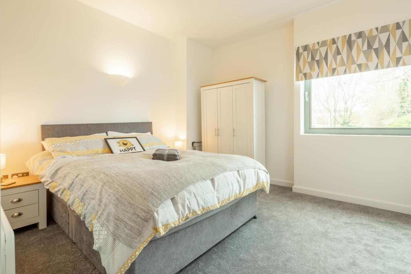 Central Bedford: Two Bedrooms, Breakfast Basket Екстериор снимка