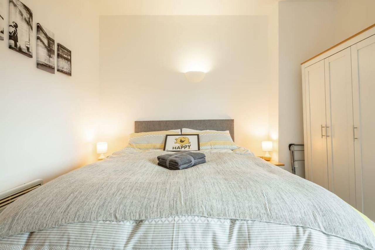 Central Bedford: Two Bedrooms, Breakfast Basket Екстериор снимка