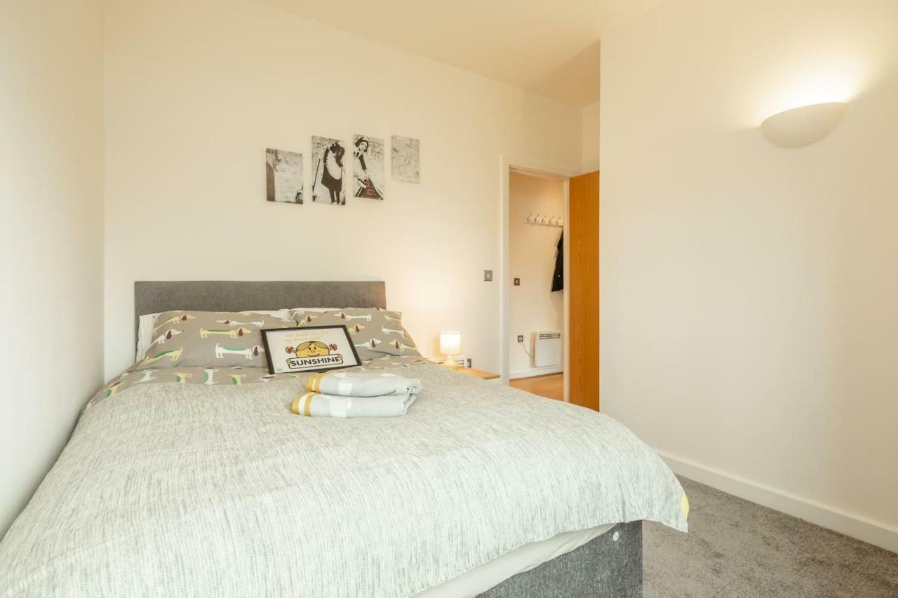 Central Bedford: Two Bedrooms, Breakfast Basket Екстериор снимка