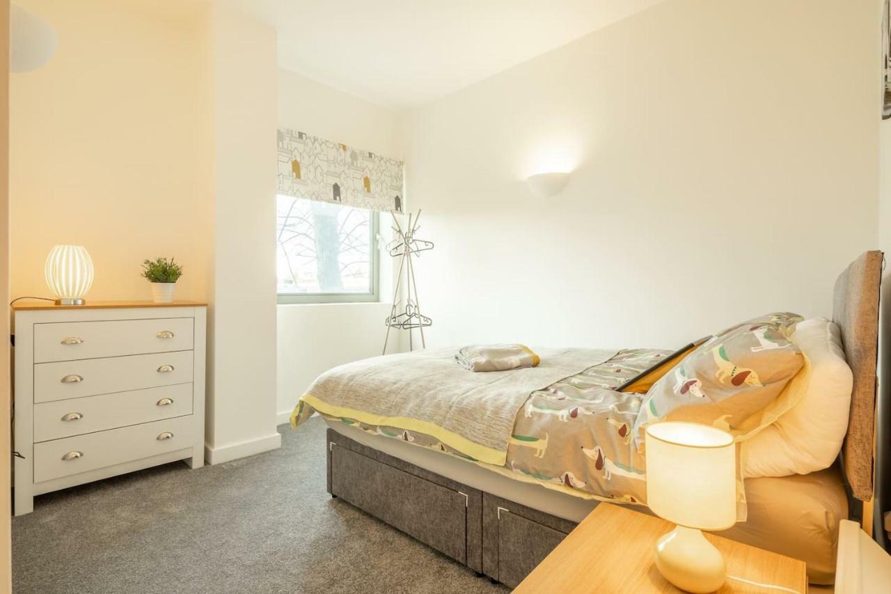 Central Bedford: Two Bedrooms, Breakfast Basket Екстериор снимка