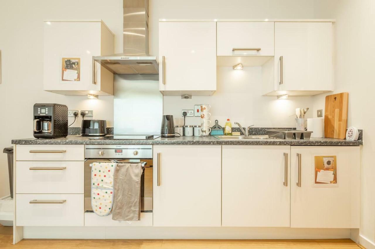 Central Bedford: Two Bedrooms, Breakfast Basket Екстериор снимка