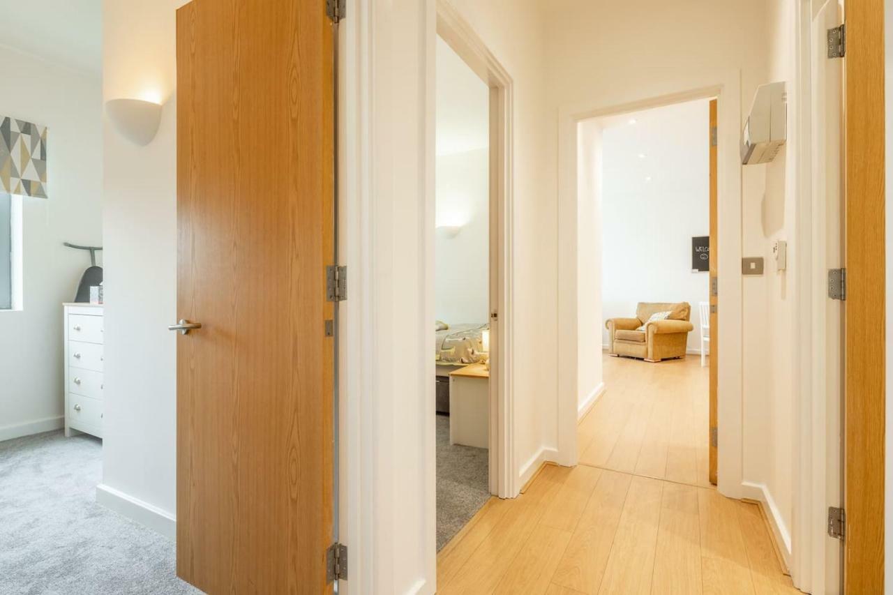Central Bedford: Two Bedrooms, Breakfast Basket Екстериор снимка