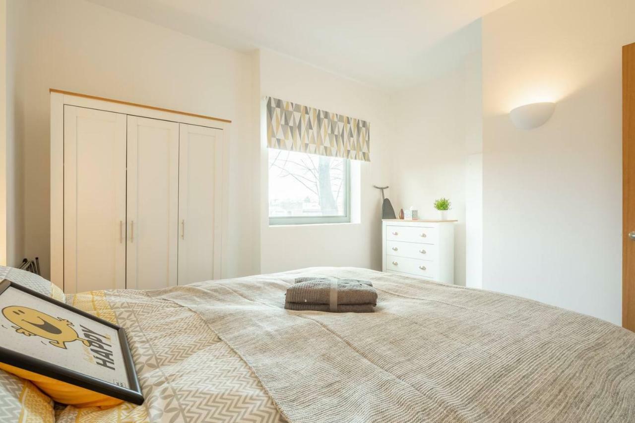 Central Bedford: Two Bedrooms, Breakfast Basket Екстериор снимка