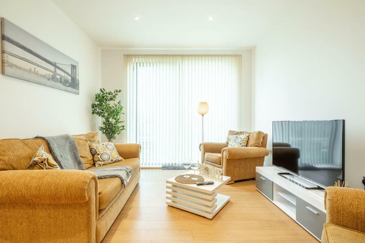 Central Bedford: Two Bedrooms, Breakfast Basket Екстериор снимка