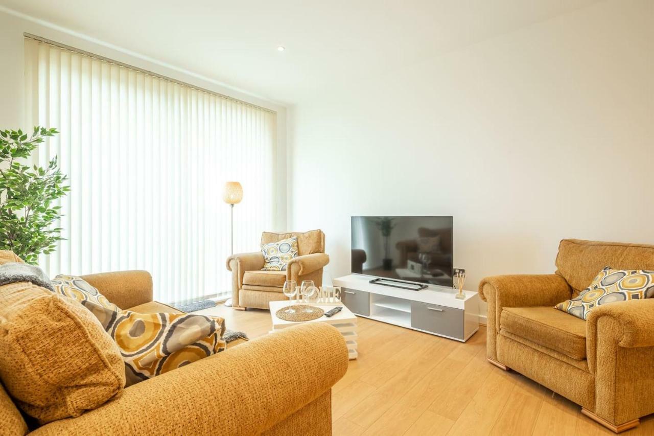 Central Bedford: Two Bedrooms, Breakfast Basket Екстериор снимка