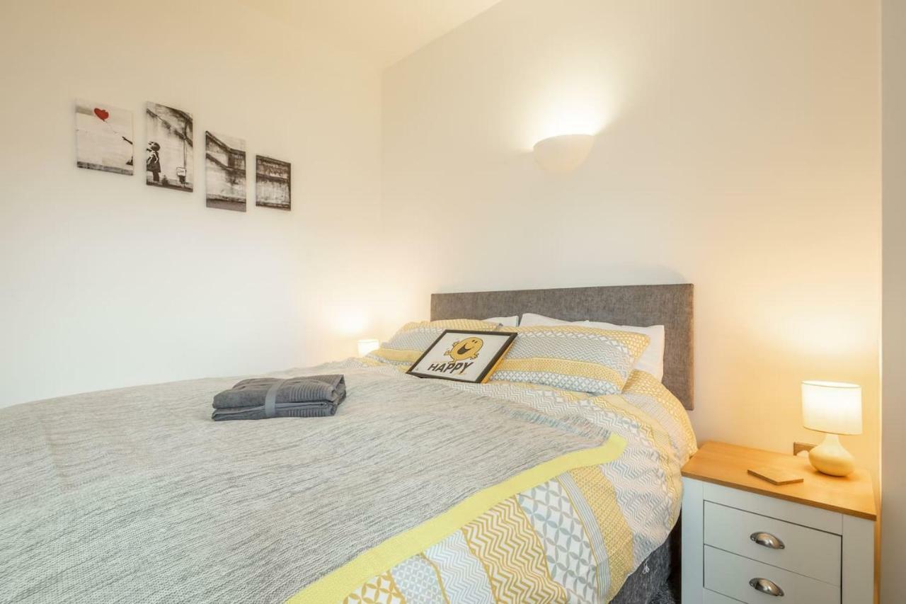 Central Bedford: Two Bedrooms, Breakfast Basket Екстериор снимка